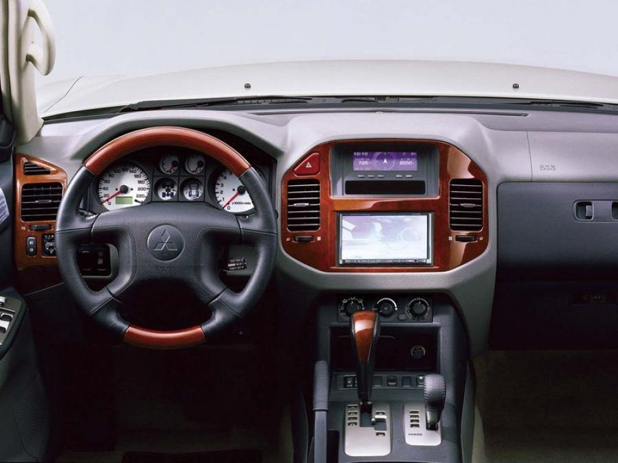  Mitsubishi Pajero Changfeng 2009 года  (фото 2 из 4)